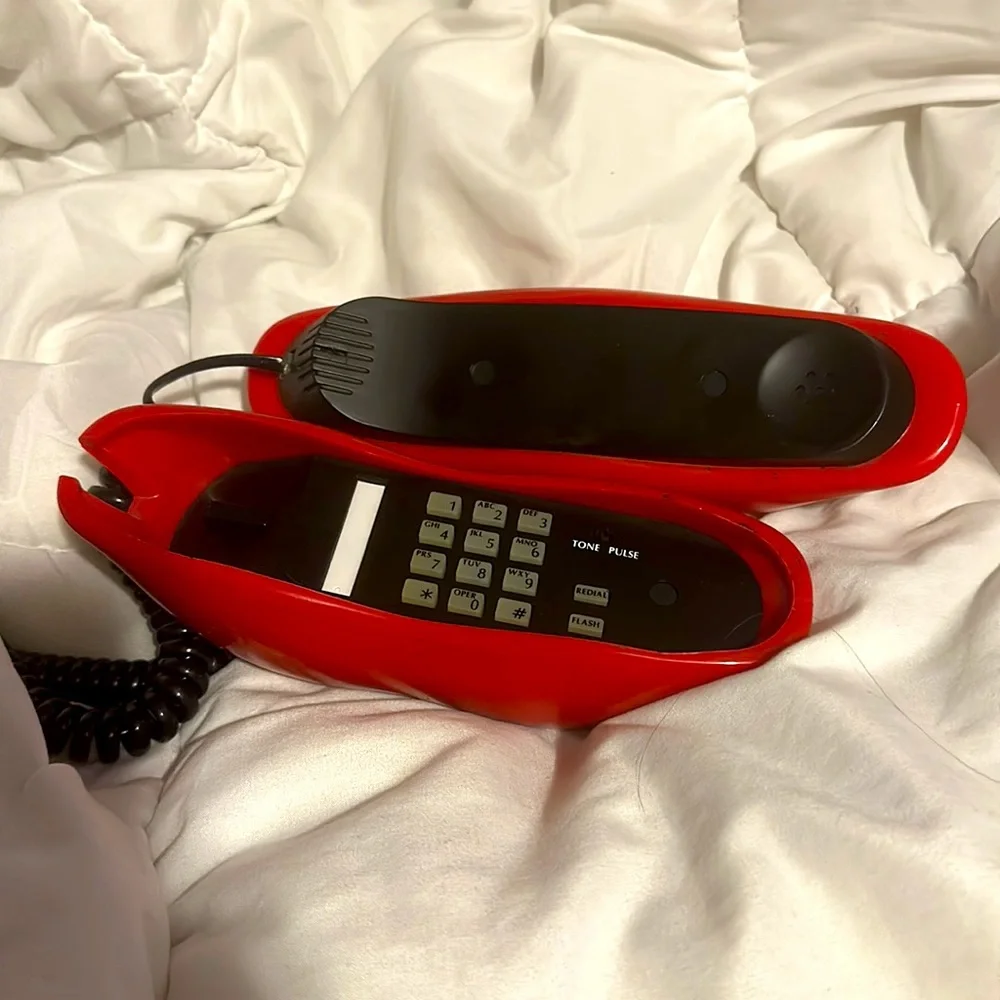 Lips telephone - Picture 2 of 5